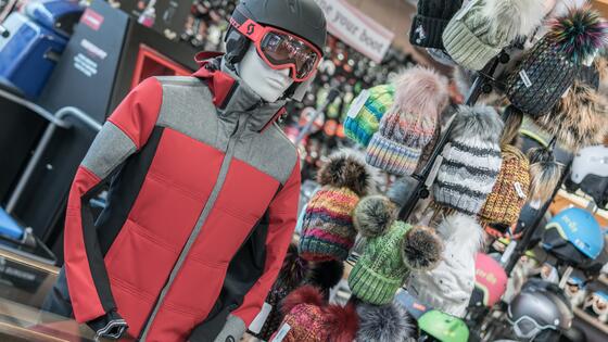 Ski wear at Scheiber Sport Festkogel gondola | © Scheiber Sport