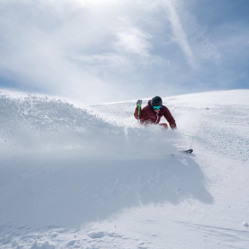 deep snow skiing in Obergurgl | © Scheiber Sport