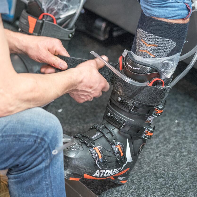 Skischuhe bei Scheiber Sport professionell anpassen | © Scheiber Sport