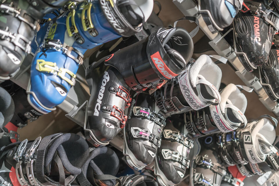 Ski rental equipment at Scheiber Sport in Obergurgl | © Scheiber Sport