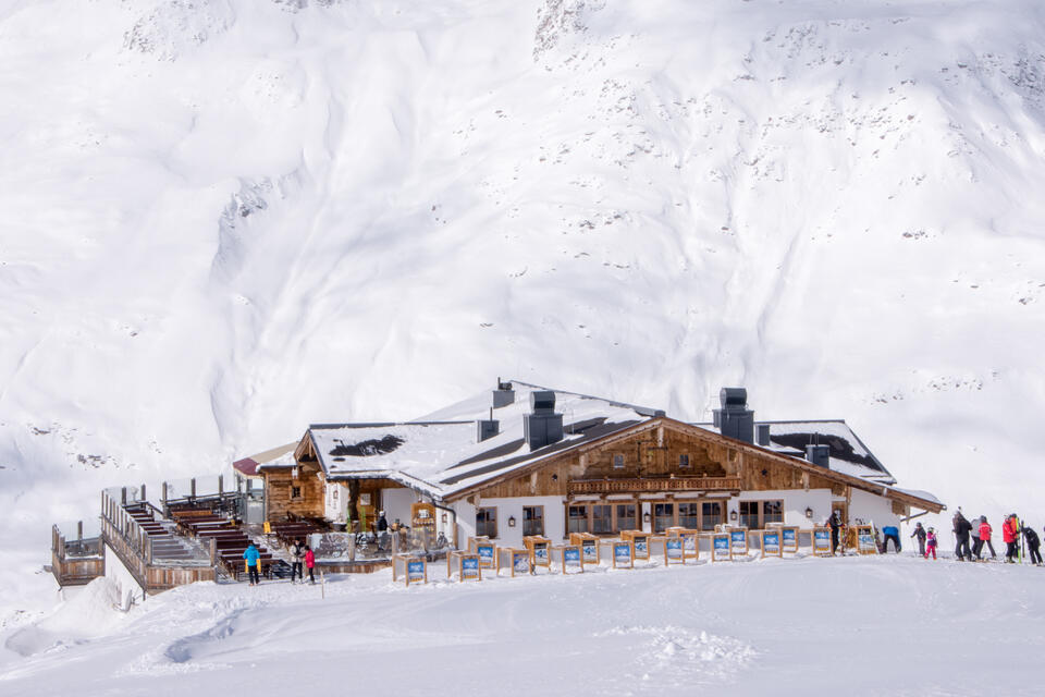 First Line Skifahren und frühstücken in Obergurgl-Hochgurgl  | © Scheiber Sport